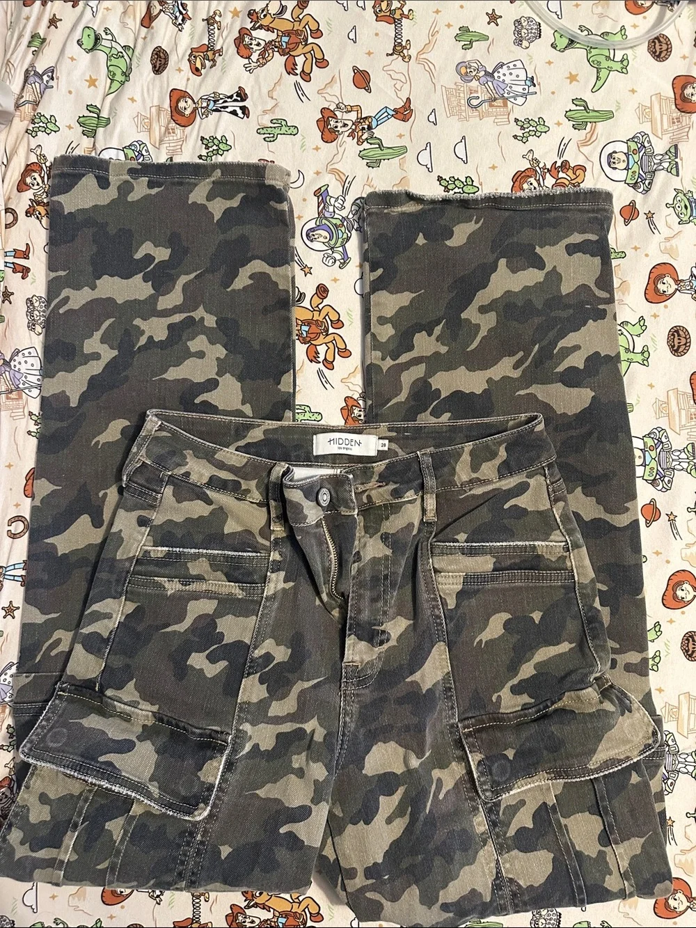 Women Camo Utility Jeans in Olive/Gray